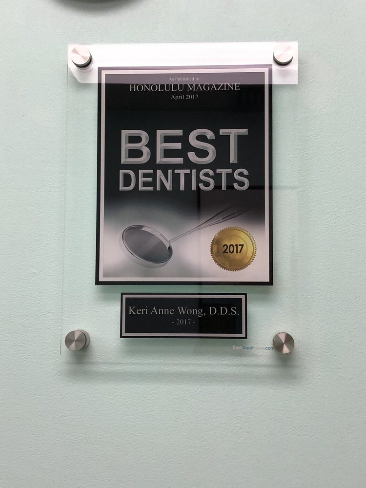 Dr. Keri Anne Wong's Honolulu Magazine Best Dentists 2017 award plaque, displayed in her Honolulu office